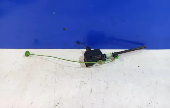 Volvo V60 Fuel cap release pull handle 86113136