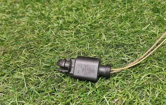 Audi A6 S6 C6 4F Outside/external air temperature sensor 8Z0820535