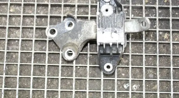 Chevrolet Orlando Gearbox mount 13284425
