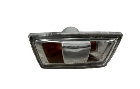 Opel Corsa E Front fender indicator light 13252455 13252456