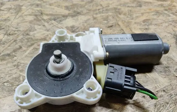 Mercedes-Benz CLK A209 C209 Front door window regulator motor A2308201042