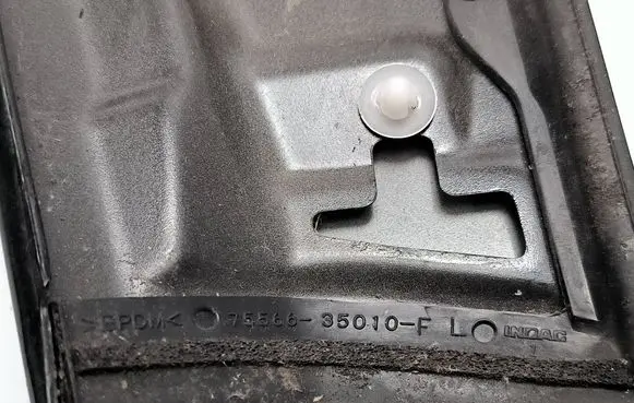 Toyota FJ cruiser (B) pillar trim (bottom) 