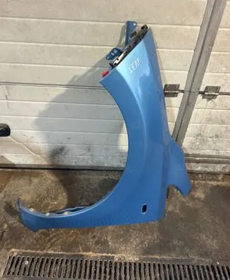 Nissan Leaf I (ZE0) Fender
