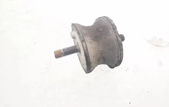 BMW 5 E39 Gearbox mount 1094916