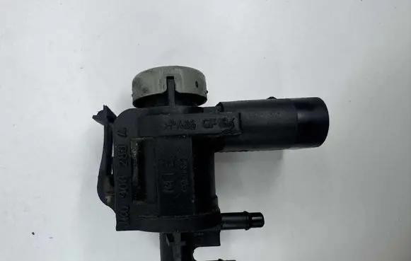 Volkswagen Touran I Turbo solenoid valve 1K0906283A