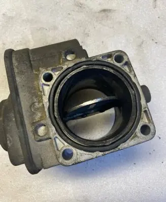Volkswagen Golf IV Throttle valve 038128063A