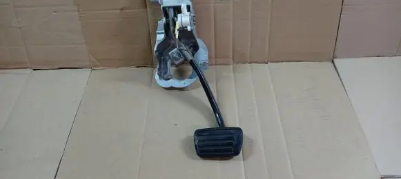 Chevrolet Camaro Brake pedal 84524406 13597423
