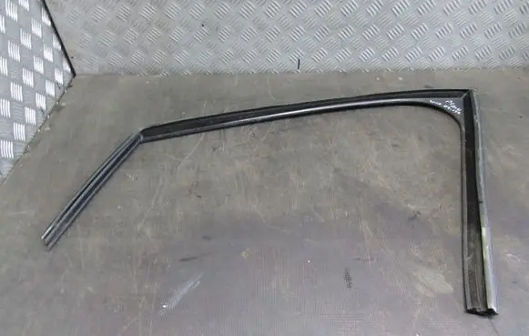 Peugeot 3008 I Rubber seal front coupe door window 9682925780