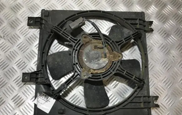Mazda 626 Radiator cooling fan shroud