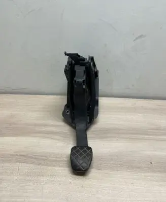 Volkswagen PASSAT B8 Clutch pedal 5Q1721059FB