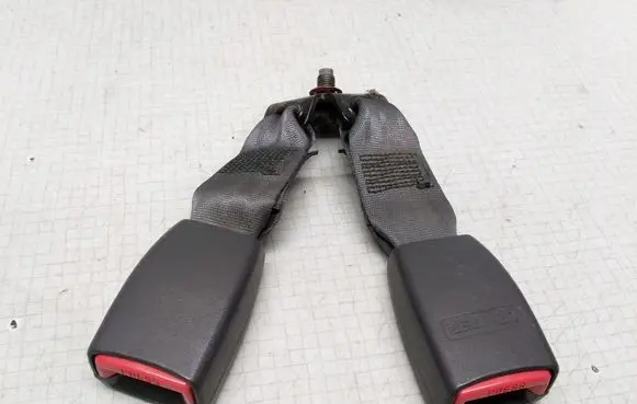 KIA Cerato Rear seatbelt buckle 060428