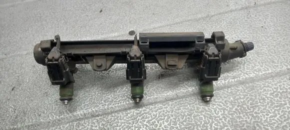 Fuel injector supply line/pipe