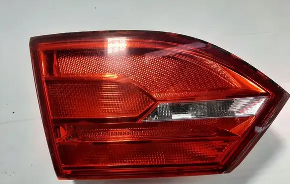 Tailgate rear/tail lights