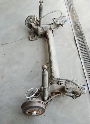 Peugeot 208 I Rear axle beam 