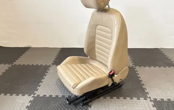 Volkswagen PASSAT B7 Front passenger seat 3AA971582 3AA971366E 3AA963557R