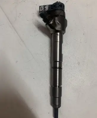 Volkswagen PASSAT B8 Fuel injector 04455110469