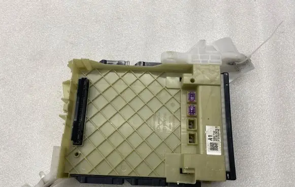 Toyota C-HR I Fuse module 82730F4010