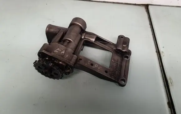 BMW 5 E60 E61 Oil pump 7792945 11417792945 7805815
