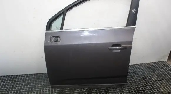 Chevrolet Orlando Front door