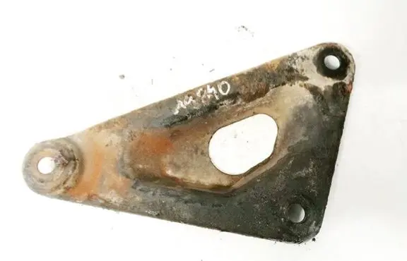Opel Astra H Engine mounting bracket