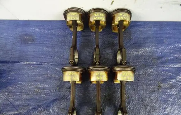 Mercedes-Benz CLK A209 C209 Piston with connecting rod