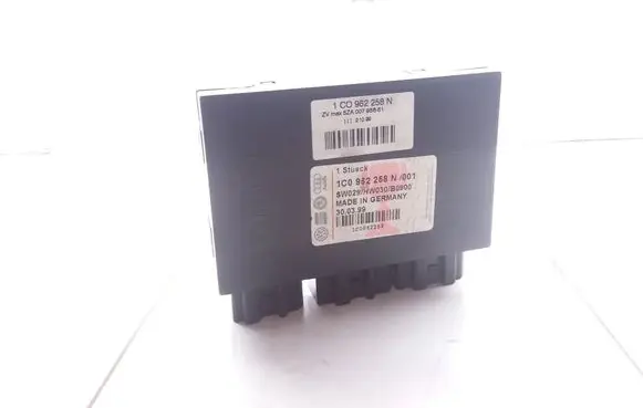 Volkswagen New Beetle Central body control module 1C0962258N 5ZA00795651
