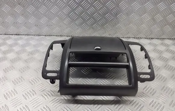 Nissan Note (E11) Radio/GPS head unit trim 10381A