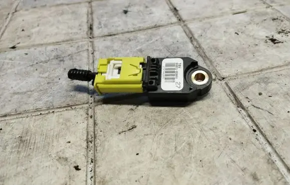Toyota Auris 150 Airbag deployment crash/impact sensor 8983102060