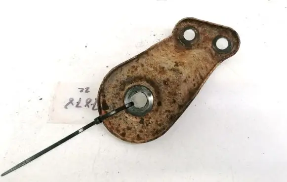 Toyota Avensis T250 Engine mounting bracket