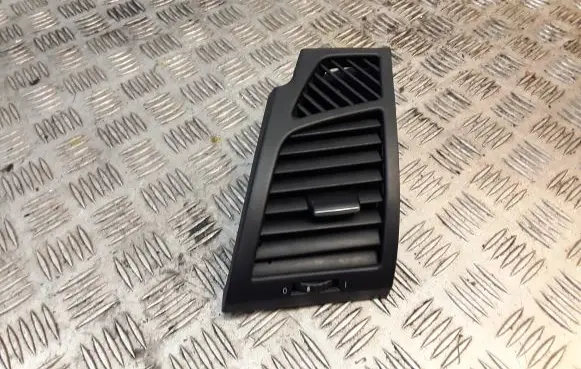 BMW 1 E81 E87 Dashboard air vent grill cover trim 7059187