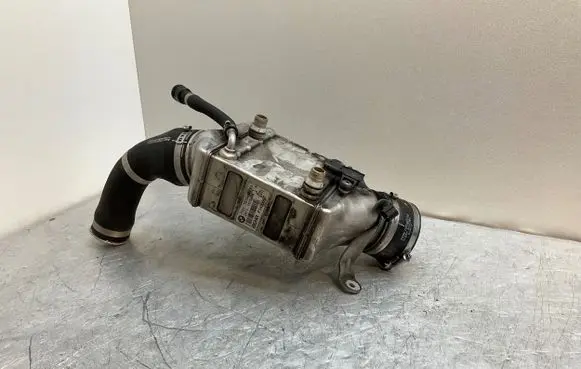 BMW 5 F10 F11 Intercooler radiator 7575404 7575406 P3425007
