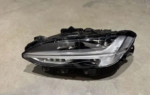 Volvo S90, V90 Headlight/headlamp 31655185
