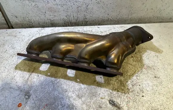 Dodge Challenger Exhaust manifold