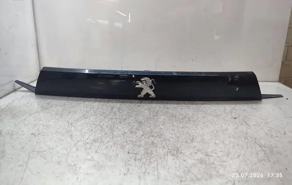 Peugeot 508 II Trunk door license plate light bar 9814227377