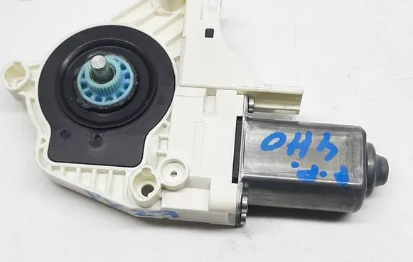 Audi A6 C7 Front door window regulator motor 8K0959802B