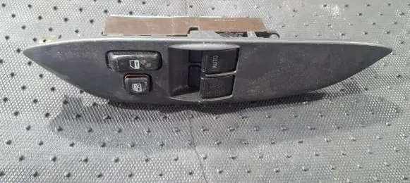 Toyota Yaris Electric window control switch 0122105