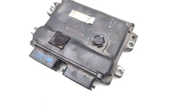 Mazda 5 Engine control unit/module L83118881F 2797004035