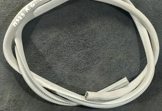 Mazda 323 F Rear door rubber seal (on body) 
