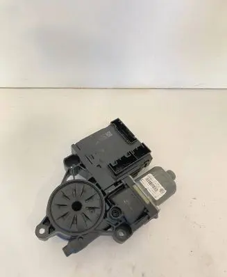 Volkswagen PASSAT B7 Front door window regulator motor 3C0959793C
