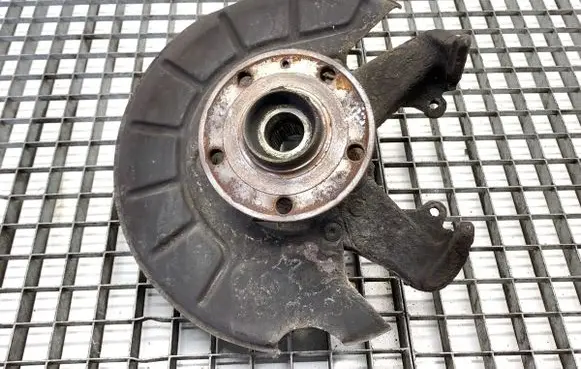 Skoda Octavia Mk2 (1Z) Front wheel hub spindle knuckle