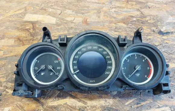 Mercedes-Benz C W204 Speedometer (instrument cluster) A2049004008