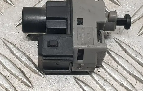 Ford Mondeo Mk III Brake pedal sensor switch 1S7T13480AA