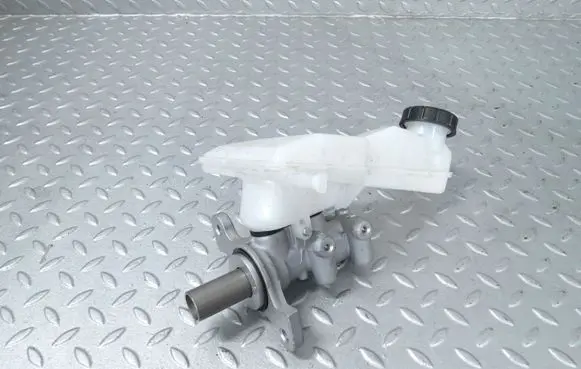 Citroen C4 III e-C4 Master brake cylinder 1643581380 1643581480
