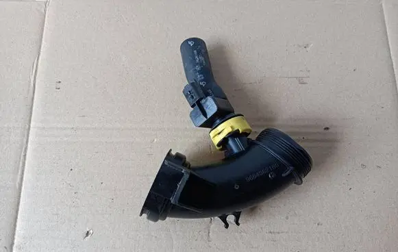 Peugeot 5008 Air intake hose/pipe 9684362180