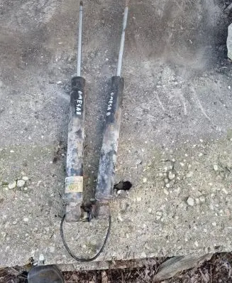 Opel Omega B1 Rear shock absorber/damper 90496045