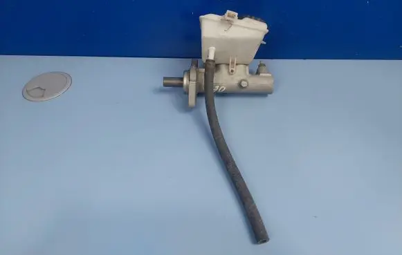 Volvo V70 Master brake cylinder 8646008