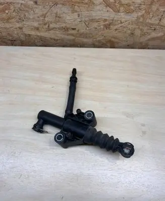Opel Vivaro Clutch master cylinder 306104978R 93462533
