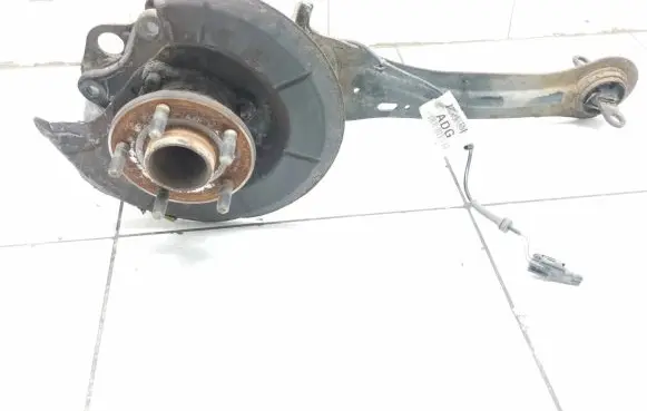 Rear wheel hub spindle/knuckle