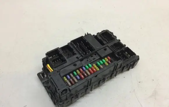Ford Galaxy Fuse module HU5T15604 HU5T15604BFB A2C758701010000