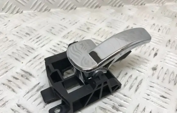 Nissan Qashqai Front door interior handle